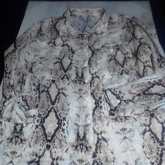 Women's button down shirt - Picture 1 of 8